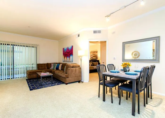 Stylish And Spacious 2 Bedroom Central Location