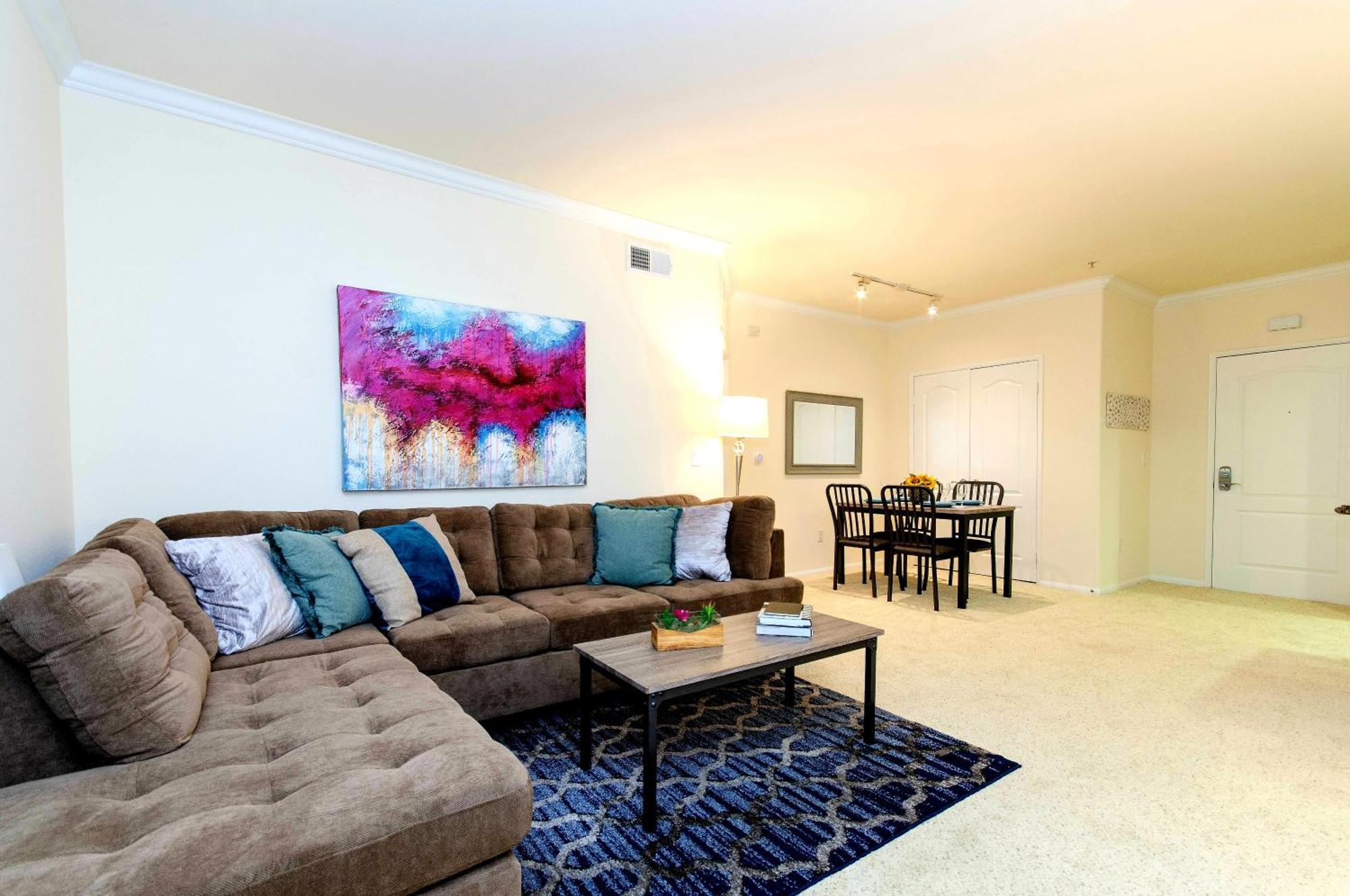 Stylish And Spacious 2 Bedroom Central Location